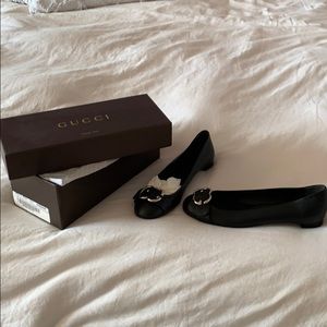 Gucci flats never worn